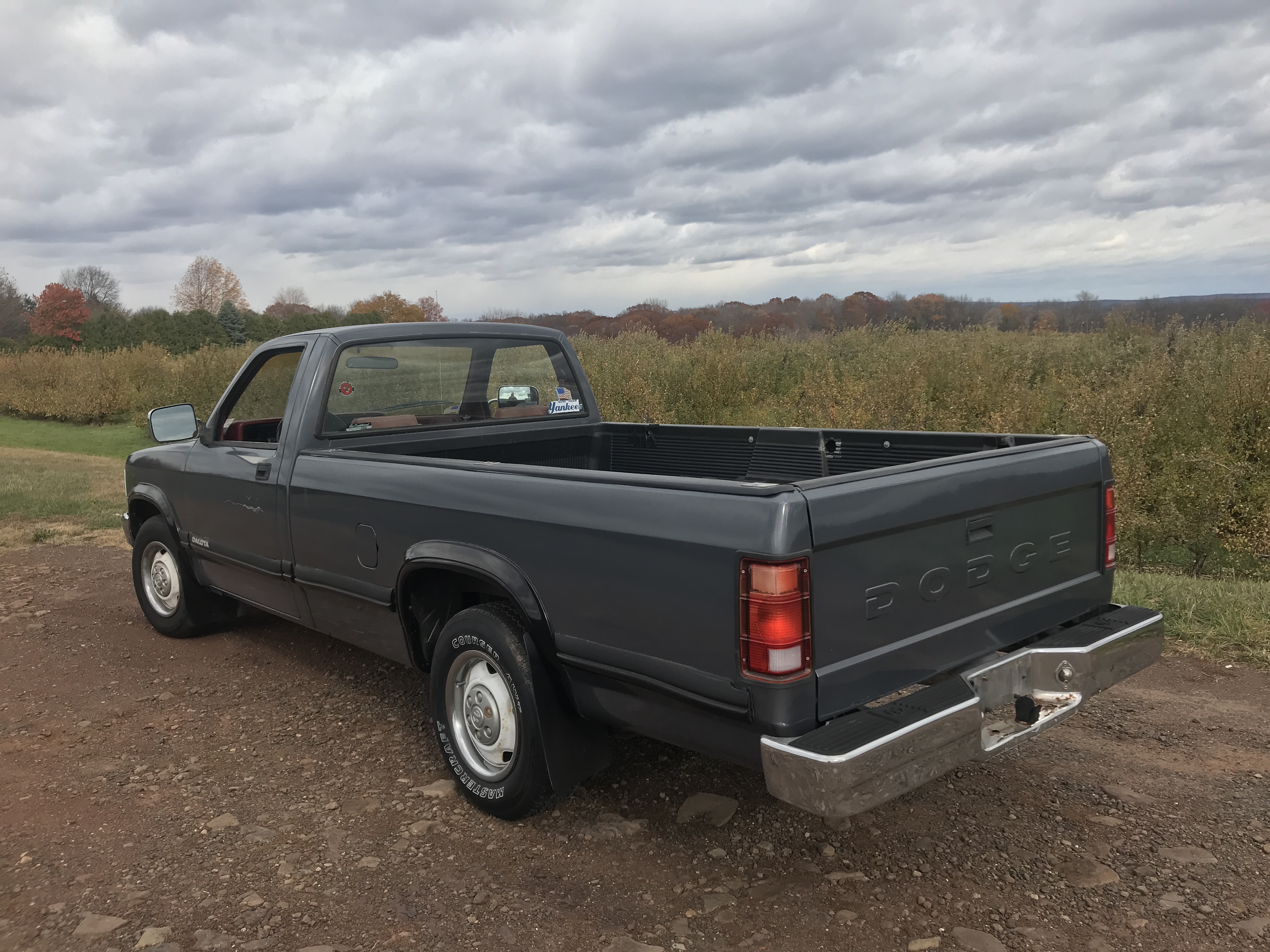 1991 Dodge Dakota Pickup ONE OWNER 117K 8 foot bed and roomy bench seating NICE — photo 73